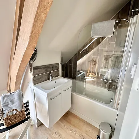 Maison Avec Terrasse - 2 Confortables Pour 4 A 6 Personnes 베르통